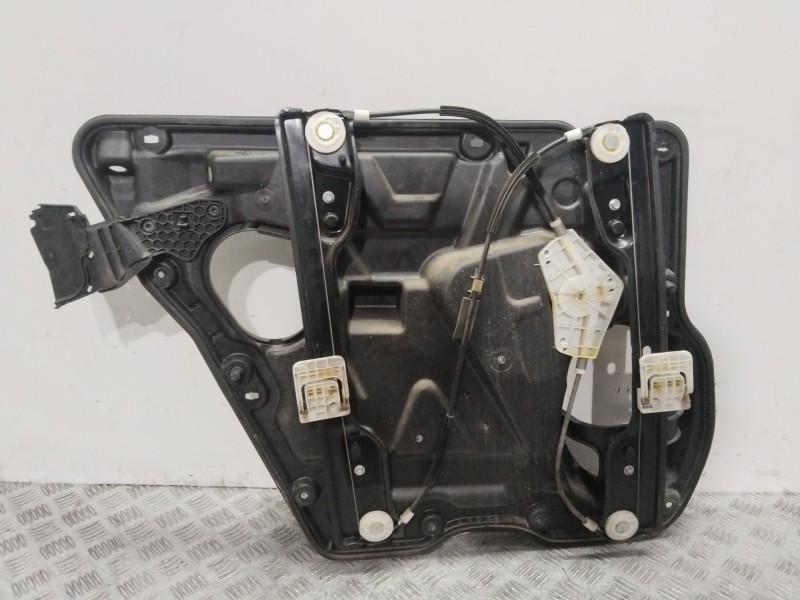 Recambio de elevalunas trasero derecho para dodge journey 2.0 crd referencia OEM IAM 68043738AA  