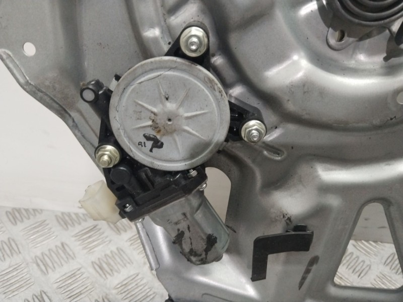 Recambio de elevalunas delantero izquierdo para kia carnival / grand carnival iii (vq) 2.9 crdi referencia OEM IAM 824014D010  