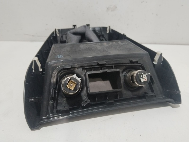 Recambio de guarnecidos palanca cambio para hyundai i30 (fd) 1.4 referencia OEM IAM 846512R041  