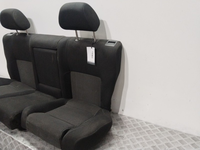 Recambio de asientos traseros para volkswagen golf iv berlina (1j1) conceptline referencia OEM IAM   