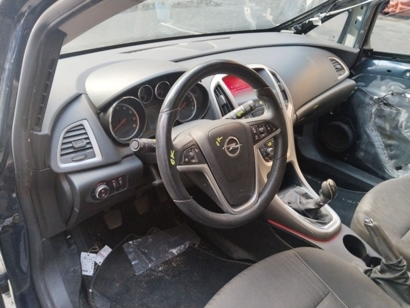 opel astra j (p10) del año 2010