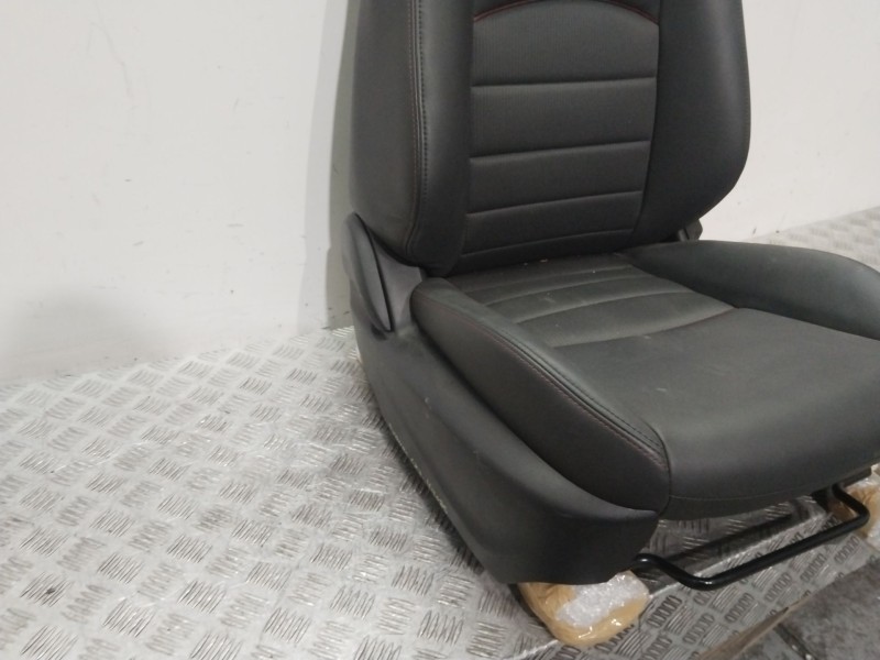 Recambio de asiento delantero derecho para mazda cx-3 center-line referencia OEM IAM DN3M57100A  