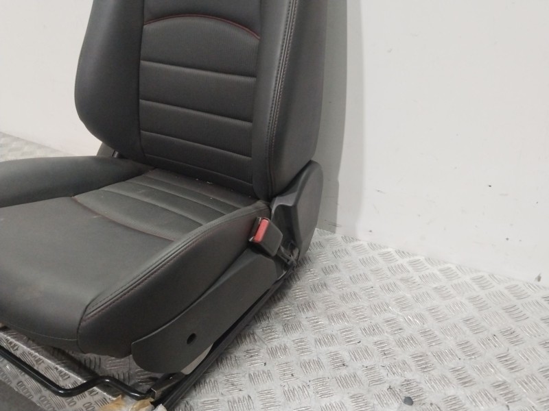 Recambio de asiento delantero derecho para mazda cx-3 center-line referencia OEM IAM DN3M57100A  