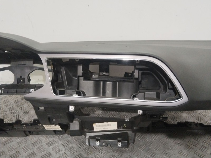 Recambio de salpicadero para seat leon (5f1) 1.4 tgi referencia OEM IAM 5F1857005B  