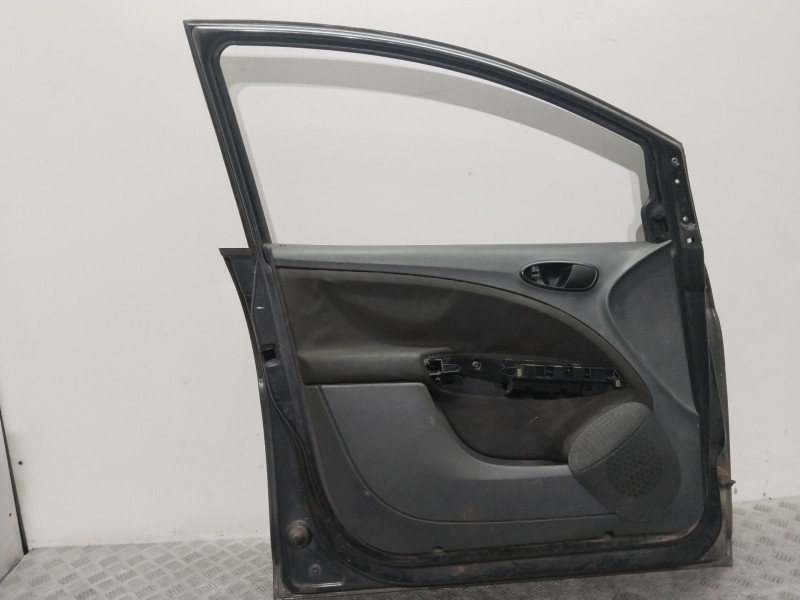 Recambio de puerta delantera izquierda para seat altea (5p1) 1.9 tdi referencia OEM IAM 5P0831055   Recambio de puerta delantera izquierda para seat altea (5p1) 1.9 tdi referencia OEM IAM 5P0831055