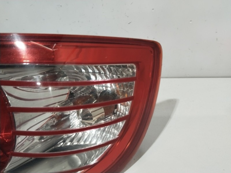 Recambio de piloto trasero derecho para hyundai elantra (xd) 2.0 crdi comfort (5-ptas.) referencia OEM IAM 924022D7  