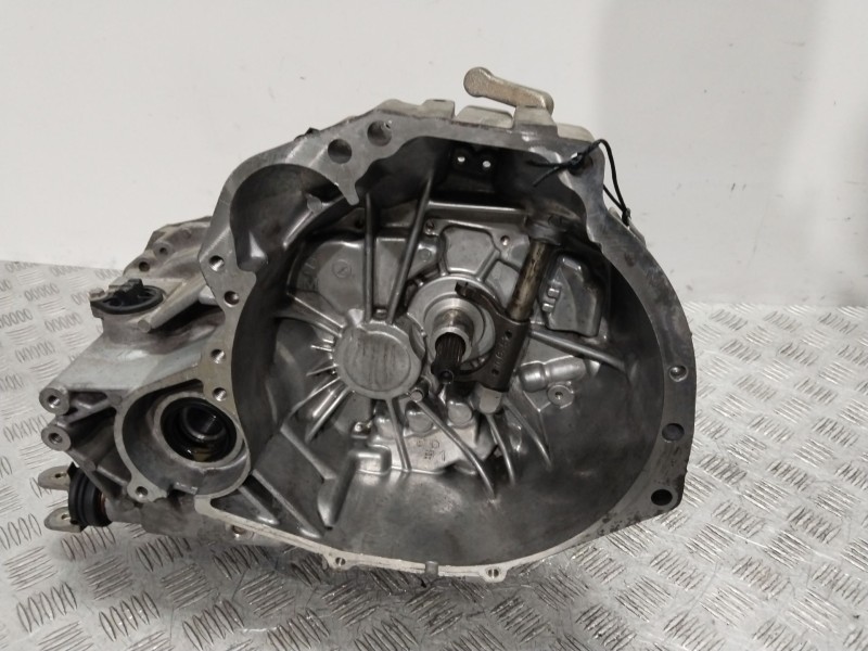 Recambio de caja cambios para nissan primera hatchback (p12) 1.8 referencia OEM IAM 6J00  
