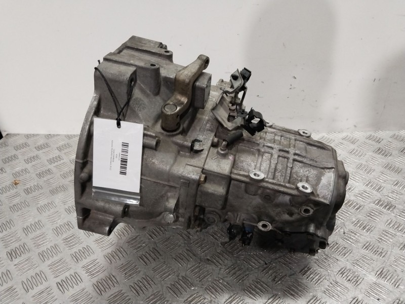 Recambio de caja cambios para nissan primera hatchback (p12) 1.8 referencia OEM IAM 6J00  