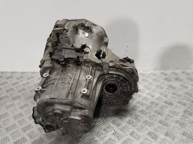Recambio de caja cambios para nissan primera hatchback (p12) 1.8 referencia OEM IAM 6J00  