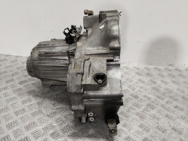 Recambio de caja cambios para nissan primera hatchback (p12) 1.8 referencia OEM IAM 6J00  