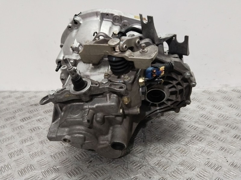Recambio de caja cambios para renault megane ii classic berlina confort authentique referencia OEM IAM ND0001  