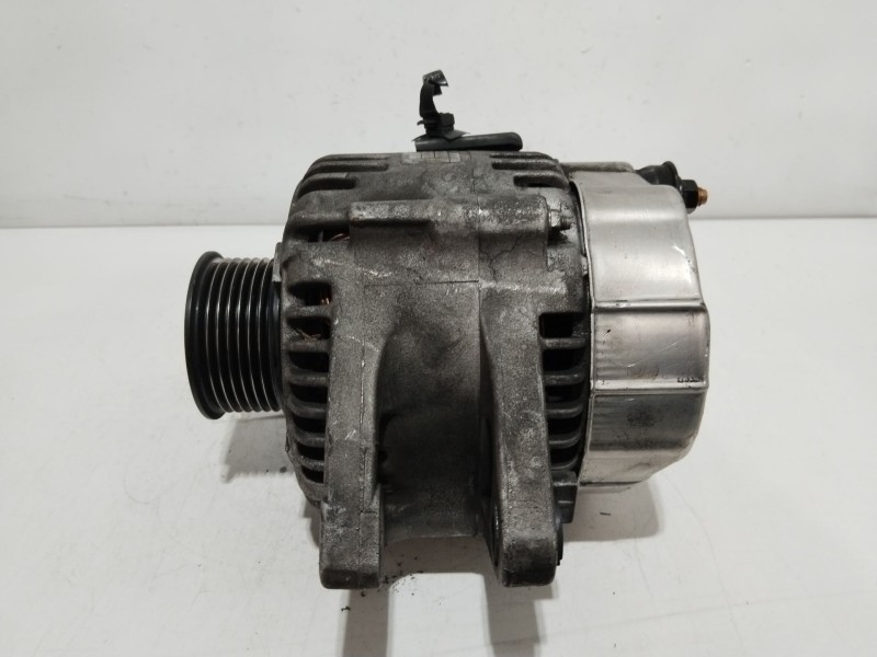 Recambio de alternador para kia sorento i (jc) 2.5 crdi referencia OEM IAM 373004A300  