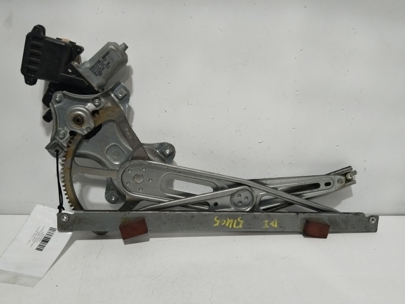 Recambio de elevalunas delantero izquierdo para toyota auris (_e15_) 1.6 (zre151_) referencia OEM IAM 8570202020  6982002330