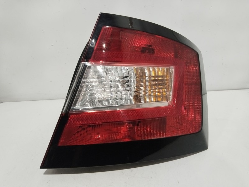 Recambio de piloto trasero derecho para skoda fabia iii (nj3) 1.0 referencia OEM IAM 6V6945096  