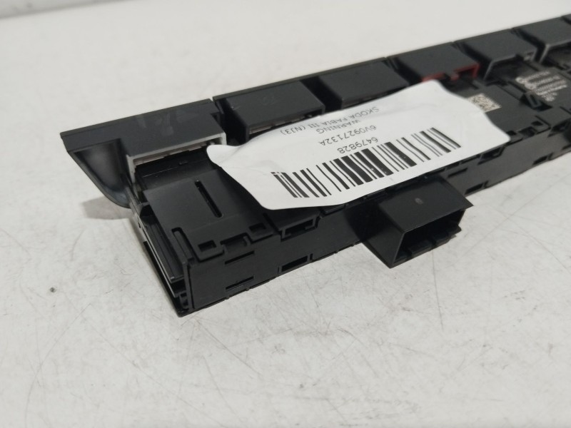 Recambio de warning para skoda fabia iii (nj3) 1.0 referencia OEM IAM 6V0927132A  