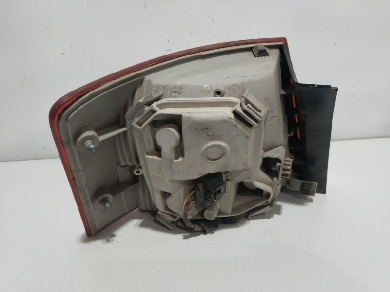 Recambio de piloto trasero derecho para audi a4 avant (8e) 1.8 t referencia OEM IAM 154461910R  