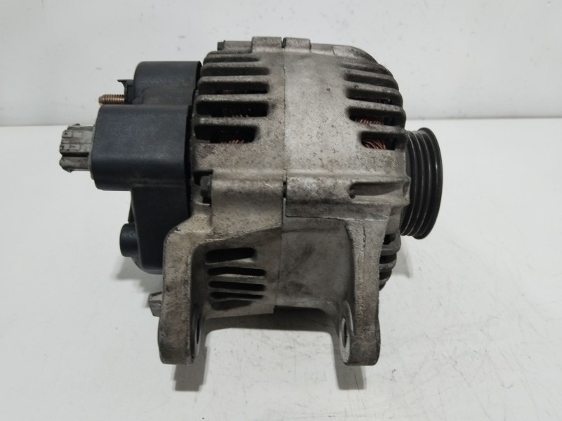Recambio de alternador para hyundai trajet (fo) 2.0 gls referencia OEM IAM 3730038400  