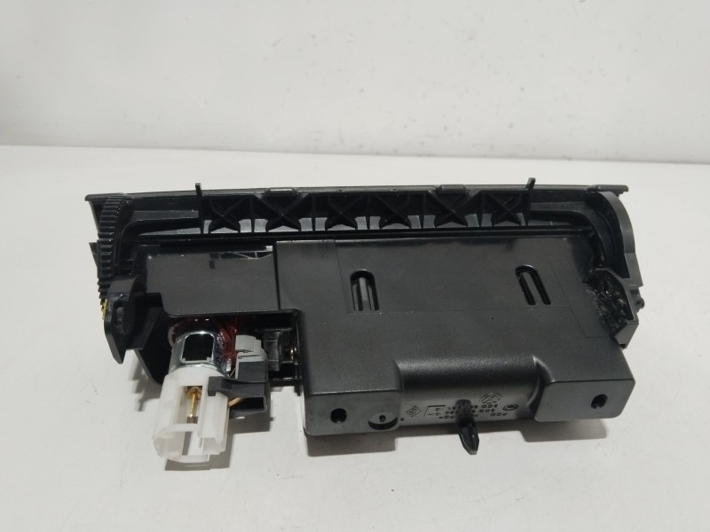 Recambio de cenicero para volkswagen passat b6 (3c2) 2.0 tdi referencia OEM IAM 3C0863284  