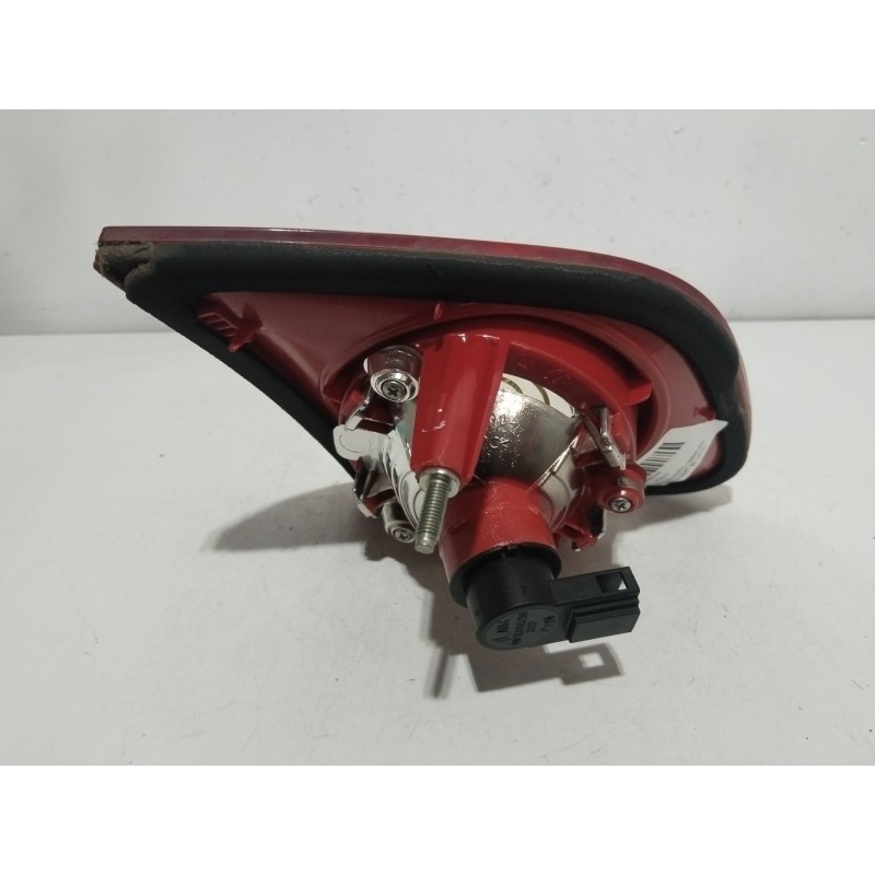 Recambio de piloto porton trasero derecho para volkswagen passat b6 (3c2) 2.0 tdi referencia OEM IAM 273002  