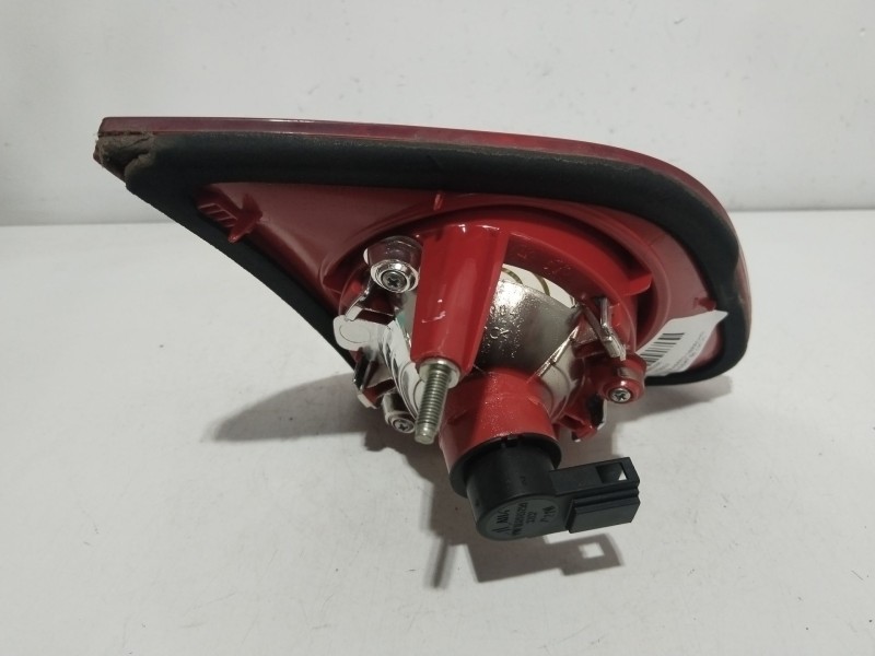 Recambio de piloto porton trasero derecho para volkswagen passat b6 (3c2) 2.0 tdi referencia OEM IAM 273002  