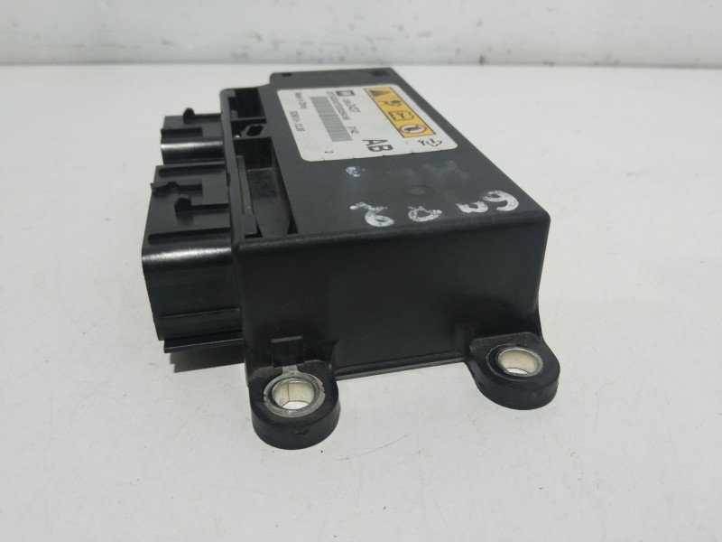 Recambio de centralita airbag para chevrolet cruze hatchback (j305) 1.7 d referencia OEM IAM 13582437  