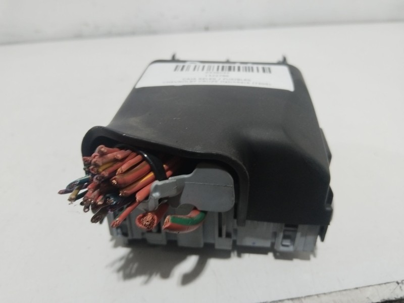 Recambio de caja reles / fusibles para chevrolet cruze hatchback (j305) 1.7 d referencia OEM IAM 1322786  