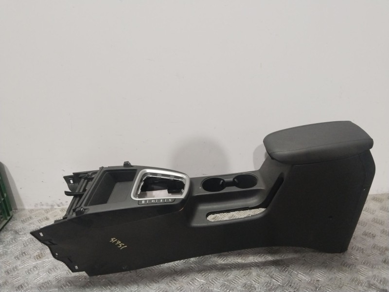 Recambio de apoyabrazos central para kia ceed tourer (cd) 1.6 crdi 136 referencia OEM IAM 84636J700  