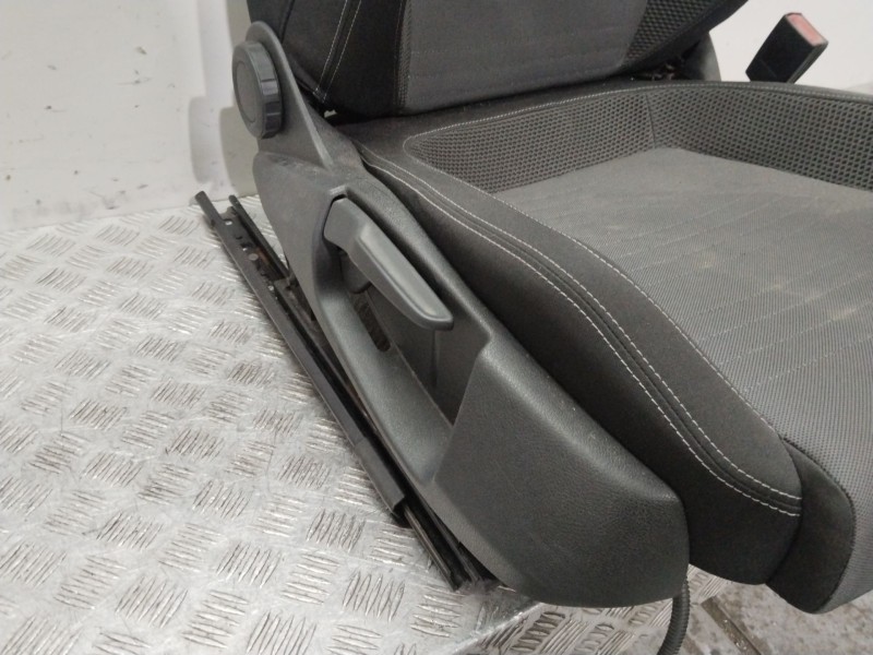 Recambio de asiento delantero derecho para volkswagen scirocco iii (137, 138) 1.4 tsi referencia OEM IAM   