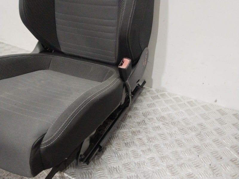 Recambio de asiento delantero derecho para volkswagen scirocco iii (137, 138) 1.4 tsi referencia OEM IAM   