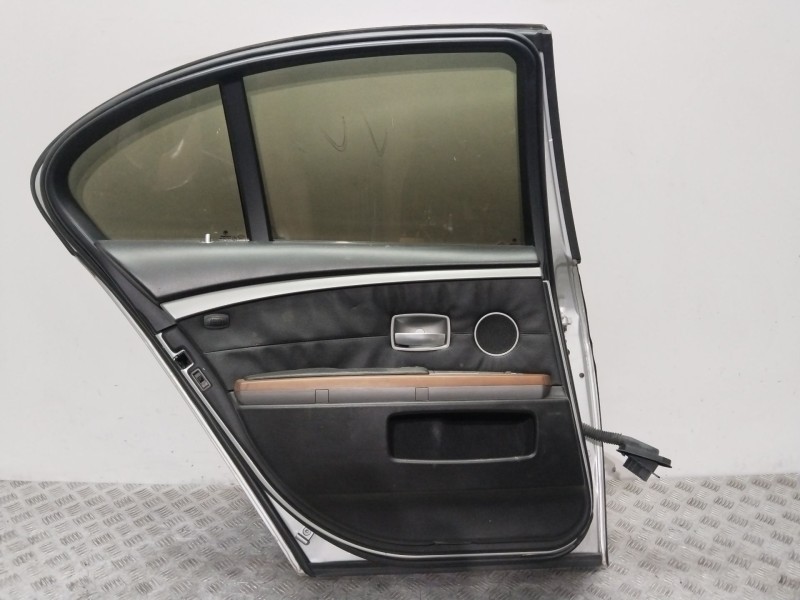 Recambio de puerta trasera izquierda para bmw 7 (e65, e66, e67) 735 i, li referencia OEM IAM 41517202083  PLATA