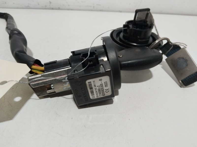 Recambio de conmutador de arranque para dacia sandero ii 1.5 dci referencia OEM IAM 8200825300B  
