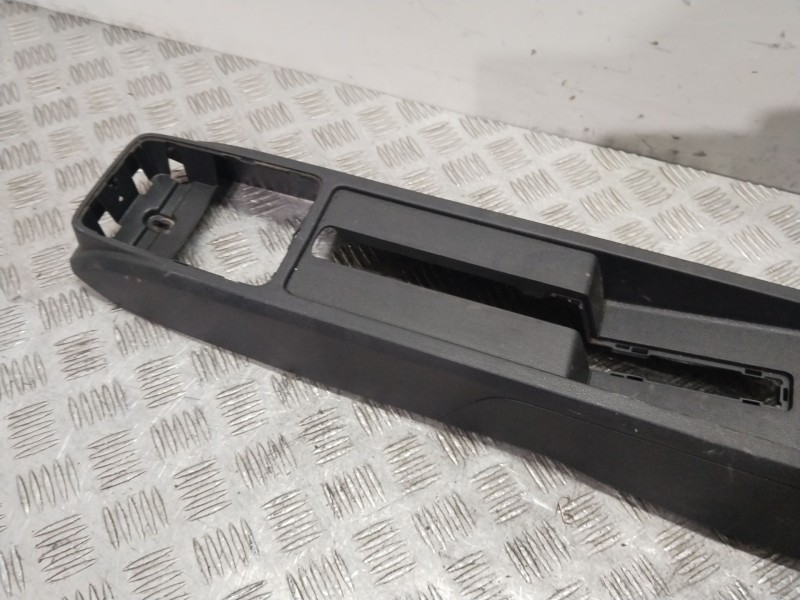 Recambio de consola central para skoda fabia iii (nj3) 1.0 referencia OEM IAM 6V0863243  