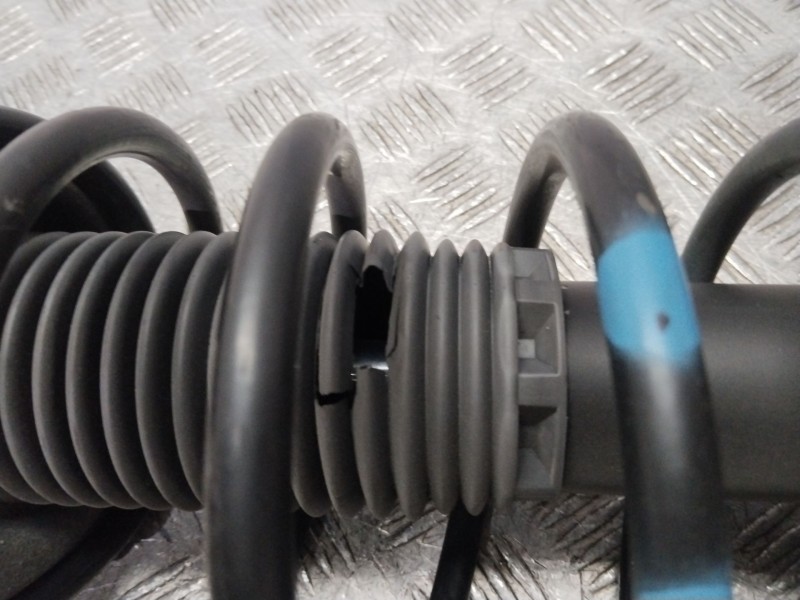 Recambio de amortiguador delantero derecho para peugeot 206 berlina x-line referencia OEM IAM 0220401  