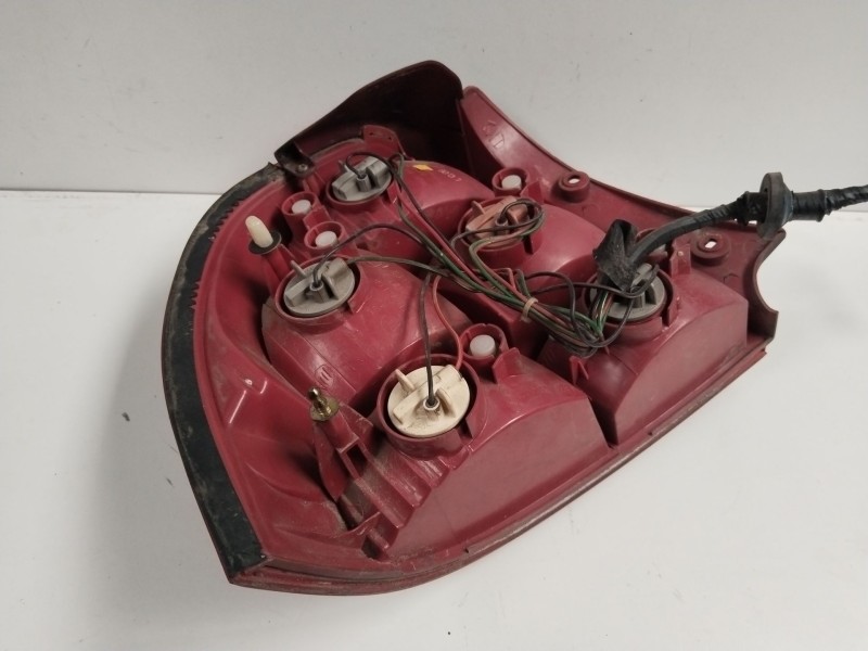 Recambio de piloto trasero derecho para kia shuma ii 1.6 ls 4 berlina referencia OEM IAM 0K2NC51150A  