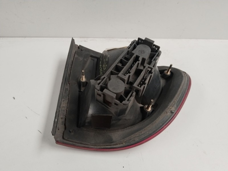 Recambio de piloto trasero derecho para seat cordoba berlina (6k2) sport referencia OEM IAM 6K5945112F  