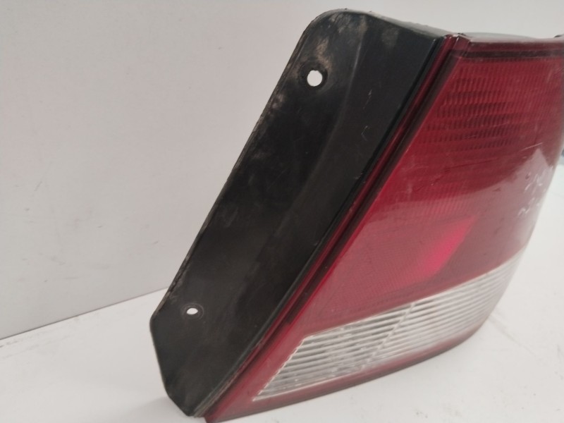 Recambio de piloto trasero derecho para hyundai accent (lc) gl 4p referencia OEM IAM 9240225220  