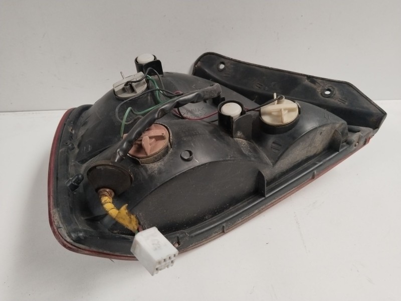 Recambio de piloto trasero derecho para hyundai accent (lc) gl 4p referencia OEM IAM 9240225220  