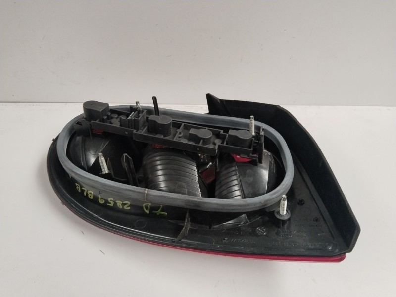 Recambio de piloto trasero derecho para renault megane i coupe fase 2 (da..) 1.6 16v expression referencia OEM IAM 7700428057  