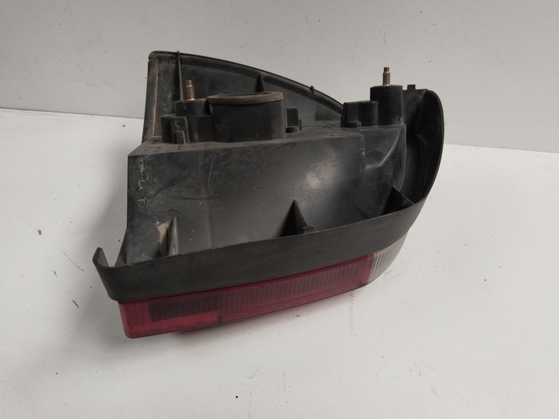 Recambio de piloto trasero derecho para renault twingo (co6) 1.3 (c063/64) referencia OEM IAM 7701203868  