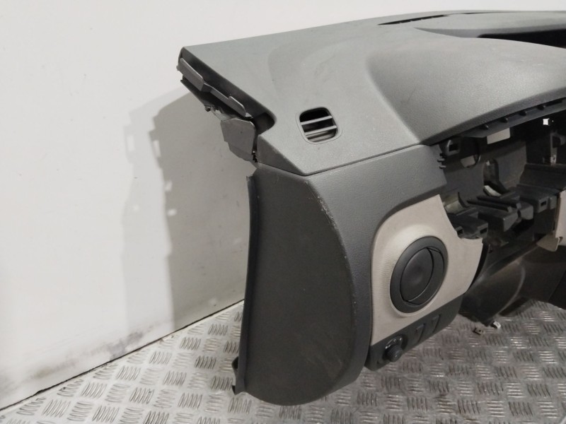 Recambio de salpicadero para dacia dokker ambiance referencia OEM IAM 681007582R  
