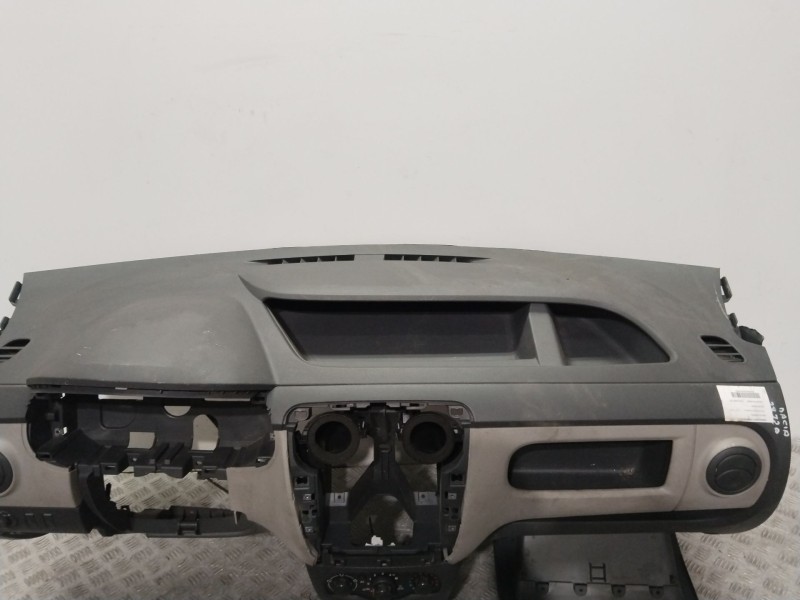 Recambio de salpicadero para dacia dokker ambiance referencia OEM IAM 681007582R  