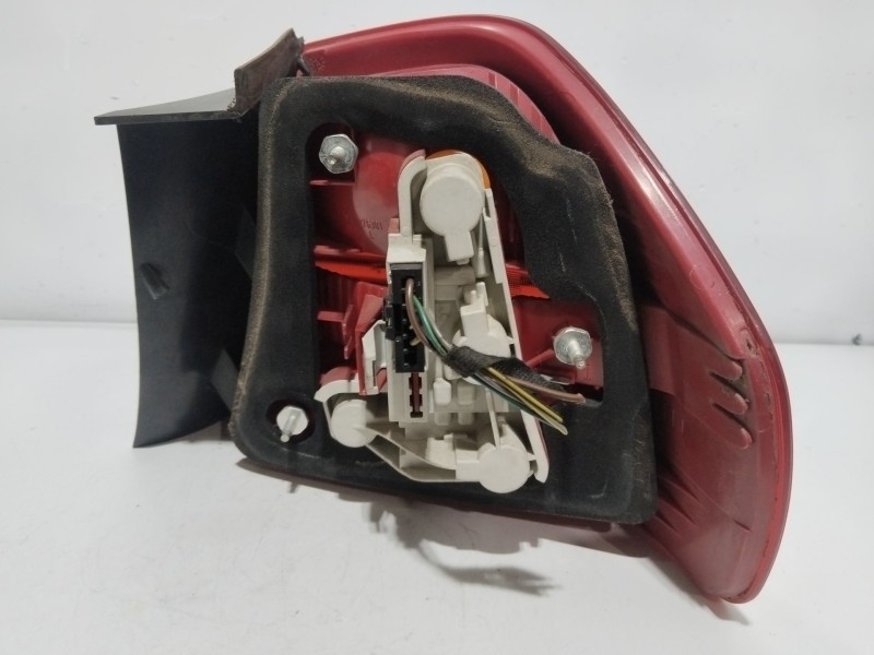 Recambio de piloto trasero izquierdo para bmw 3 (e90) 320 d referencia OEM IAM 63210406879  