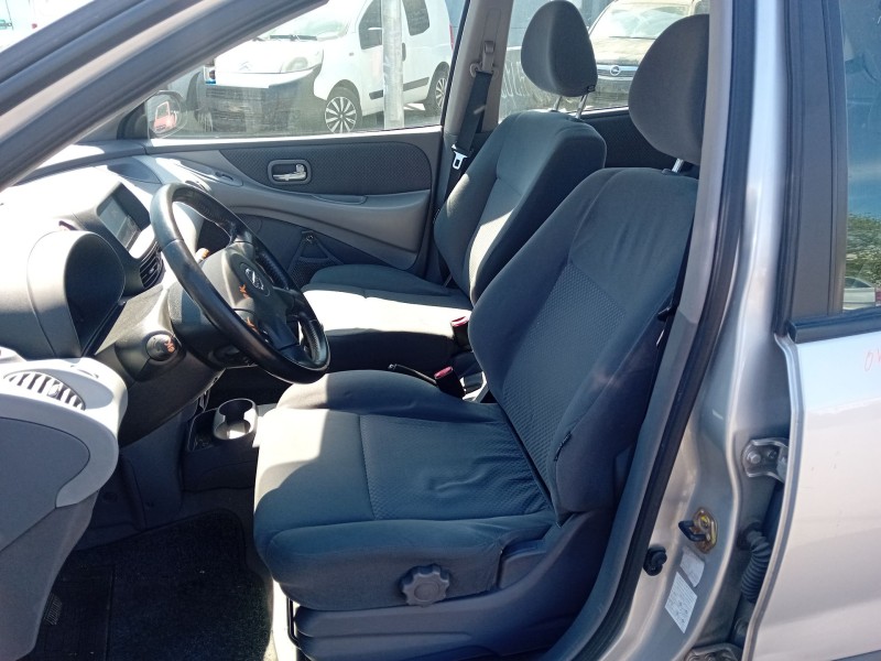 nissan almera tino (v10) del año 2004 nissan almera tino (v10) del año 2004