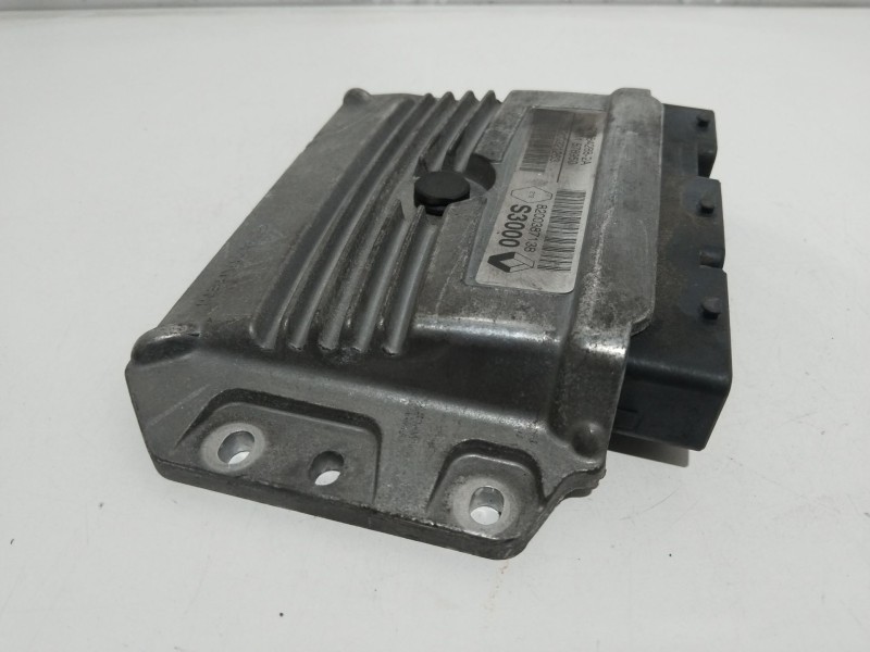 Recambio de centralita motor uce para renault scénic ii (jm0/1_) 1.6 (jm0c, jm0j, jm1b) referencia OEM IAM 215842882A  