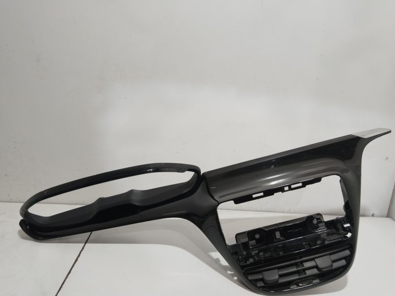 Recambio de moldura para peugeot 208 access referencia OEM IAM 9673830077  