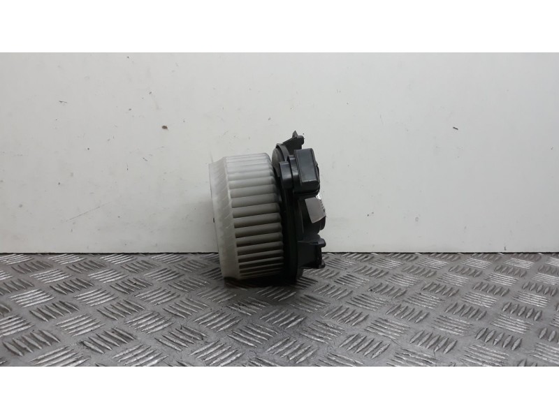 Recambio de motor calefaccion para toyota yaris (ksp9/scp9/nlp9) básico referencia OEM IAM AV2727000311  
