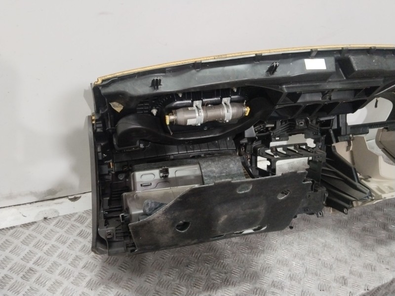 Recambio de salpicadero para opel insignia a sedán (g09) 2.0 cdti (69) referencia OEM IAM 20953073  
