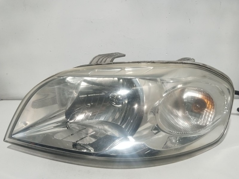 Recambio de faro izquierdo para chevrolet aveo / kalos sedán (t200) 1.4 referencia OEM IAM 96650521  