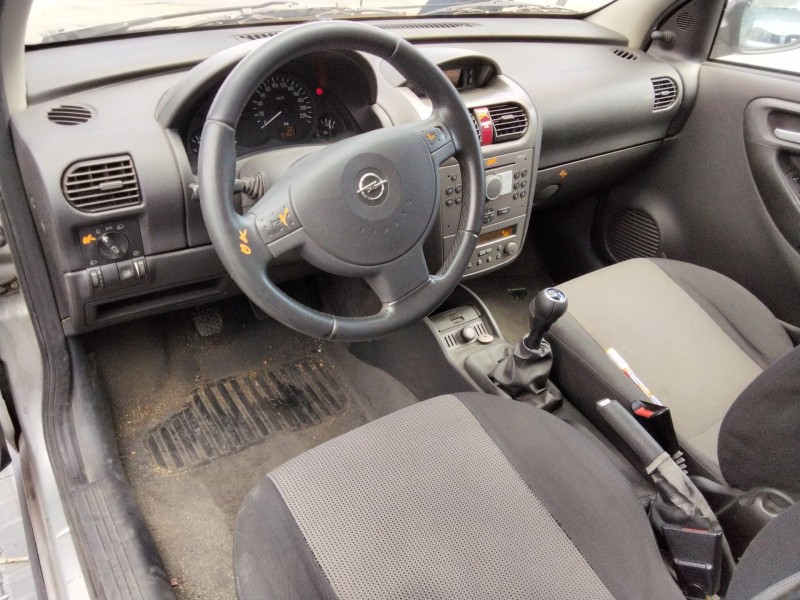 opel corsa c (x01) del año 2005