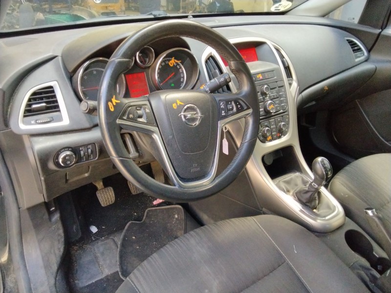 opel astra j (p10) del año 2010